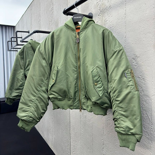 バレンシアガ Bomber フード ジャケット 偽物 ナイロン ボンバー ロゴ bam96677